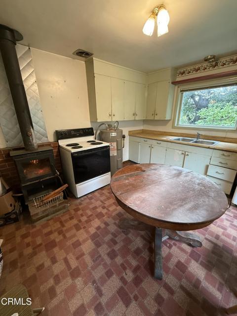 31750 Pudding Creek Road, Fort Bragg CA: https://media.crmls.org/mediaz/140eae1b-9da8-4e4f-894b-e37c9ed2b22b.jpg