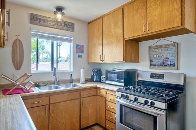 Detail Gallery Image 17 of 34 For 1080 Buena Pl, Carlsbad,  CA 92008 - – Beds | – Baths