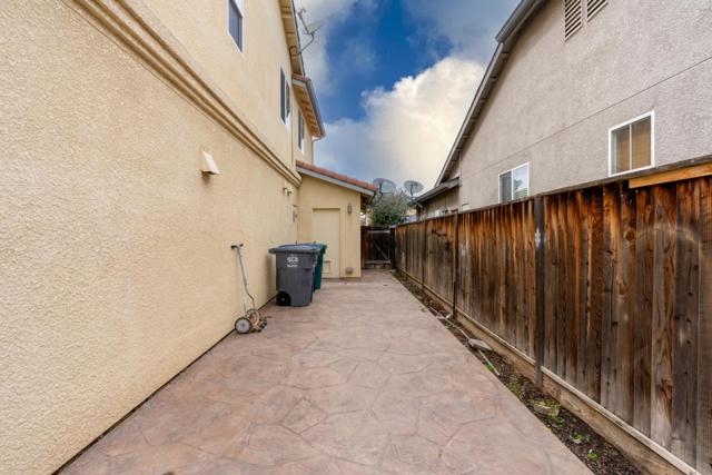 2357 N Rock Creek Drive, Los Banos CA: https://media.crmls.org/mediaz/140f79c3-2fd2-49b3-a346-1b1d72fd4373.jpg
