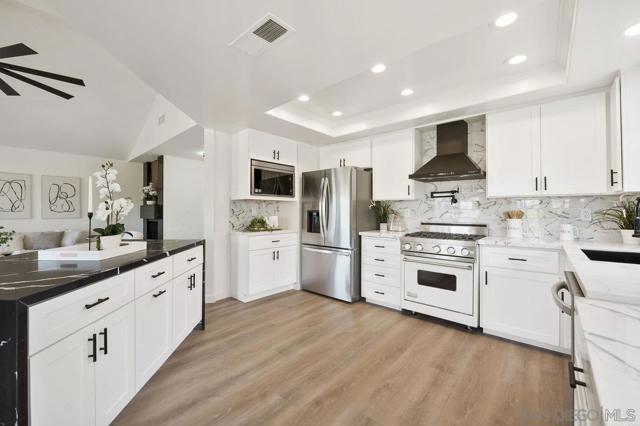 17676 Corte Sobrado, San Diego CA: https://media.crmls.org/mediaz/140f8f2d-610f-4d03-a127-4f61635dce07.jpg