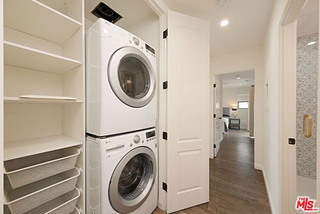8961 Cadillac Avenue, Los Angeles CA: https://media.crmls.org/mediaz/140fcda3-bd26-4069-8f20-1a964eab53c7.jpg