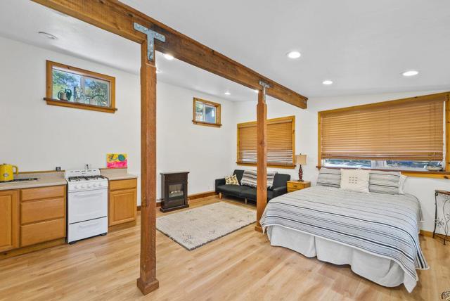 4200 Glenwood Drive, Scotts Valley CA: https://media.crmls.org/mediaz/140ff096-5de3-46ca-80ec-44b347721750.jpg