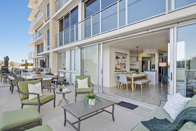 1820 Avenida Del Mundo, Coronado CA: https://media.crmls.org/mediaz/1410ae54-3289-4378-bad7-e0d39f1c9888.jpg