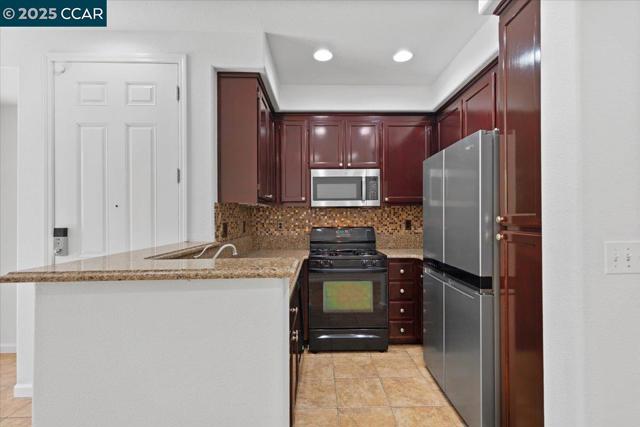 1582 Chandler St, Oakland CA: https://media.crmls.org/mediaz/1410c028-1bd2-49e3-9326-5fded2d6b3d5.jpg