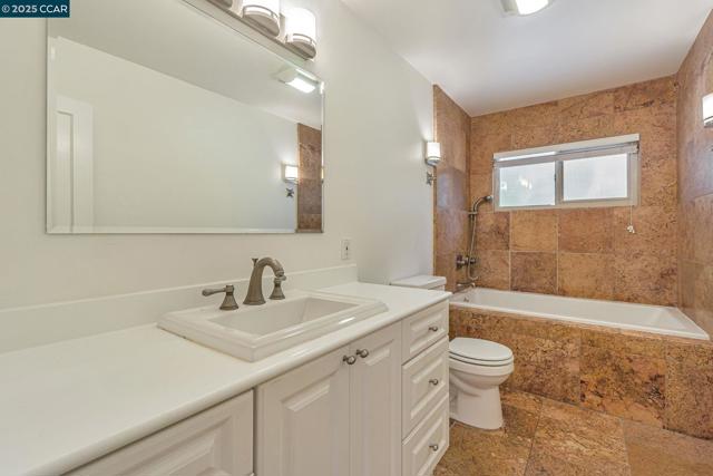9 Wanda Way, Martinez CA: https://media.crmls.org/mediaz/14112659-17ee-40bc-9711-62b8b2d16e35.jpg