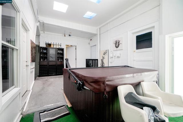 2510 E 21st ST, Oakland CA: https://media.crmls.org/mediaz/141188c3-0dad-42ec-9abc-de5c7dc7d150.jpg