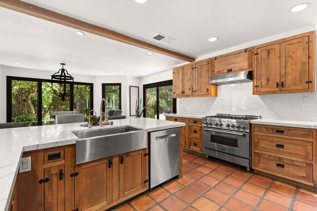 Detail Gallery Image 9 of 38 For 2154 Ranch View Terrace, Encinitas,  CA 92024 - 5 Beds | 4/2 Baths