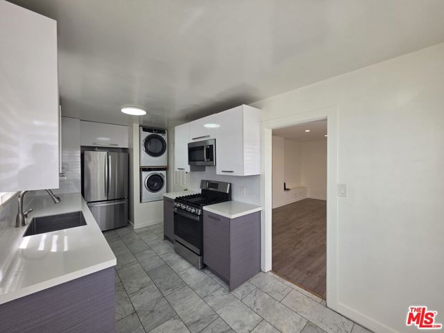 1635 S Beverly Glen Boulevard, Los Angeles CA: https://media.crmls.org/mediaz/1411d85f-f16a-4c07-8944-b12a024f9a70.jpg