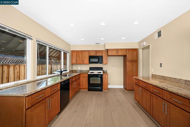 2848 Biddleford Dr, San Ramon CA: https://media.crmls.org/mediaz/14125187-d526-4eb0-90e2-ed7509ab63a2.jpg