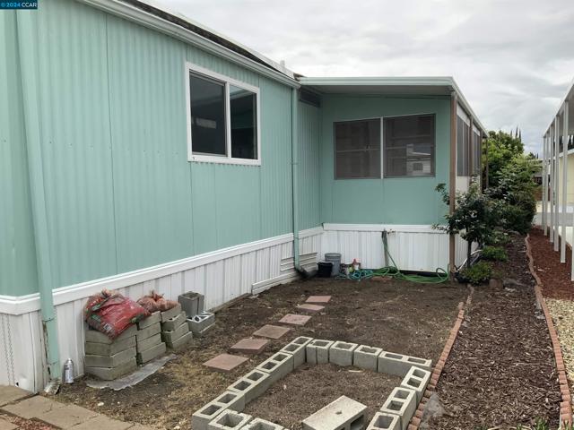 27 Surf Dr., Pittsburg, California 94565-0000, 2 Bedrooms Bedrooms, ,2 BathroomsBathrooms,Residential,For Sale,Surf Dr.,41055081