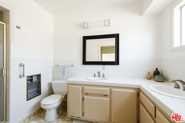 4110 Pine Avenue, Long Beach CA: https://media.crmls.org/mediaz/1412d37e-7f81-4233-9c69-dc073439d63e.jpg