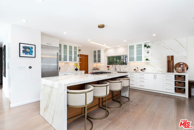 9323 Flicker Way, Los Angeles CA: https://media.crmls.org/mediaz/1412f4f3-c3a6-4524-b54e-b5851d65c794.jpg