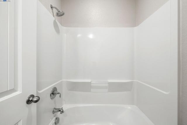 Image 17 of 26 For 5244 Comfrey St