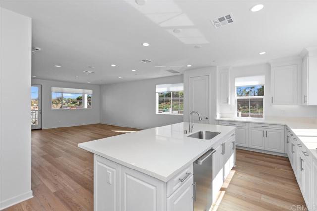 Detail Gallery Image 14 of 35 For 2590 Broom Ln, Carlsbad,  CA 92008 - 4 Beds | 3/1 Baths