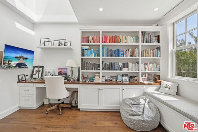 3143 Shelby Drive, Los Angeles CA: https://media.crmls.org/mediaz/14139494-0d85-432a-8c9d-d672e6473a74.jpg