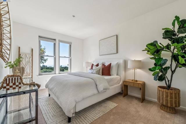 4110 Mystic View Ct, Hayward CA: https://media.crmls.org/mediaz/14146289-d1b6-4b39-a41b-bf8d3b4763df.jpg
