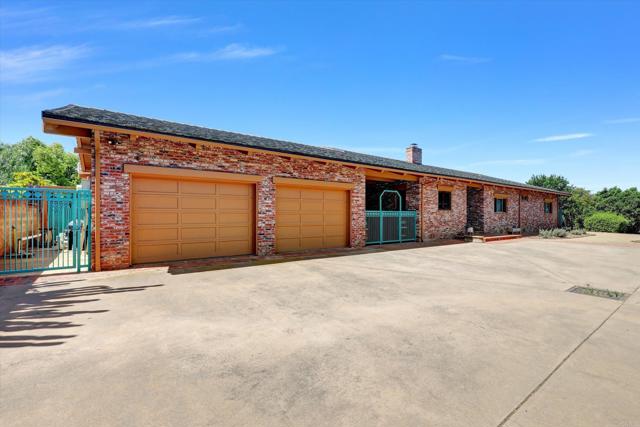 29481 Miller Road, Valley Center CA: https://media.crmls.org/mediaz/141476ae-73a5-4fd2-b22d-cb82911bce19.jpg