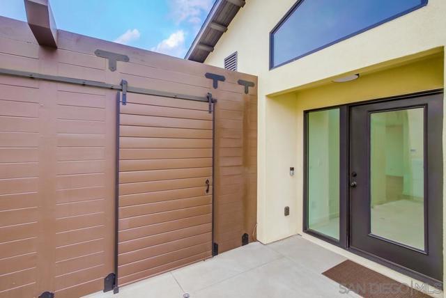 14066 Crest Way, Del Mar CA: https://media.crmls.org/mediaz/1414b334-bcf7-4fac-adf2-992f5d537e33.jpg