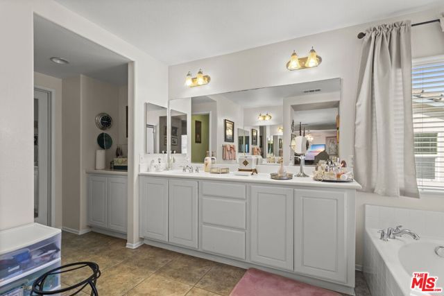 33716 Salvia Lane, Murrieta CA: https://media.crmls.org/mediaz/1415396f-47b6-4f00-a325-0cb1f40bc058.jpg