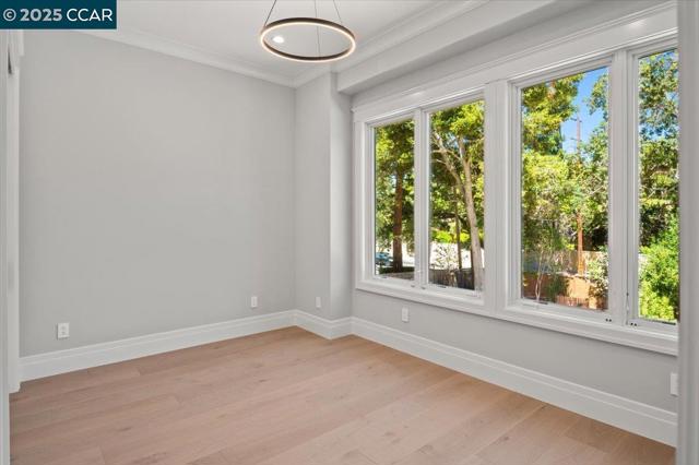 74 Middlefield Rd, Atherton CA: https://media.crmls.org/mediaz/141670d5-20da-48d9-802a-fb786c3b3382.jpg