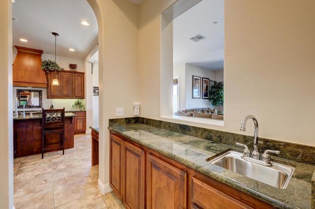 16677 Falcon Heights Rd, Ramona CA: https://media.crmls.org/mediaz/1416809f-2ee8-4183-ae35-cca2b4c7d92d.jpg