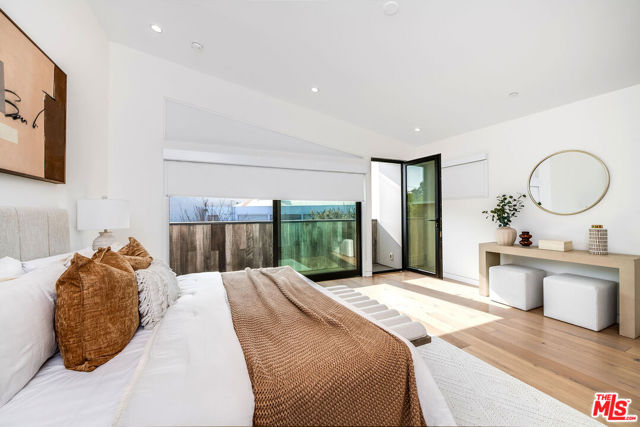 1620 Electric Avenue, Venice CA: https://media.crmls.org/mediaz/1416c0ff-1fa2-4546-9b29-9bcf4580a710.jpg