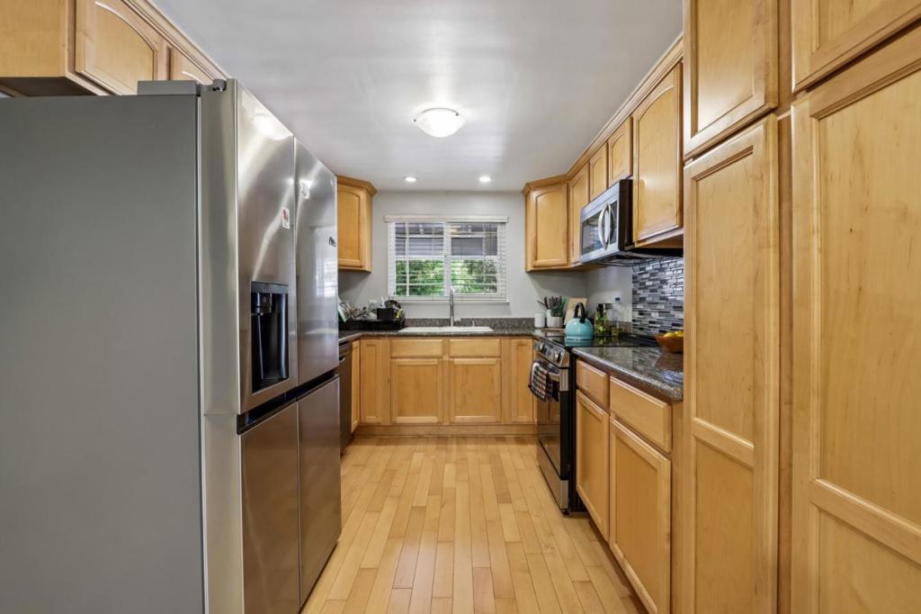 https://media.crmls.org/mediaz/1416d700-f137-434b-8ed5-bed6a6498f48.jpg?preset=X-Large