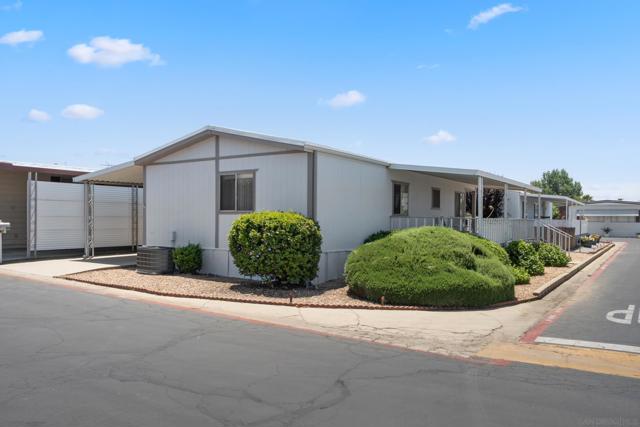 975 California St, Calimesa CA: https://media.crmls.org/mediaz/141715f0-d5e7-4215-878b-4f1a9c09e09a.jpg