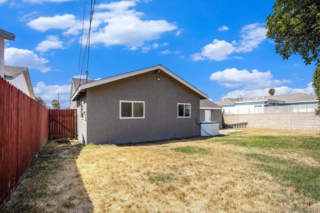 634 Spruce Ave, Imperial Beach CA: https://media.crmls.org/mediaz/1417815e-51a1-4132-9822-2c9ff108ef89.jpg