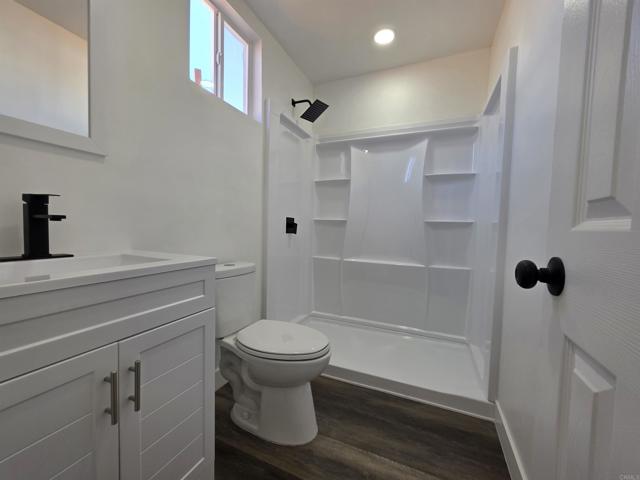 Detail Gallery Image 14 of 23 For 2040 Earl St #B,  San Diego,  CA 92113 - 2 Beds | 1 Baths