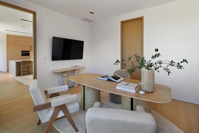 349 Walsh Road, Atherton CA: https://media.crmls.org/mediaz/14190b91-96fe-428f-a554-5d7270bb91ff.jpg