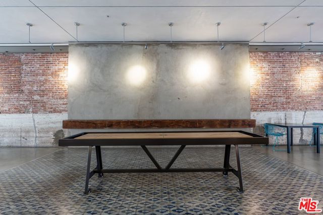 527 Molino Street, Los Angeles CA: https://media.crmls.org/mediaz/14198a37-a8e6-463f-819e-8bb2557910b3.jpg