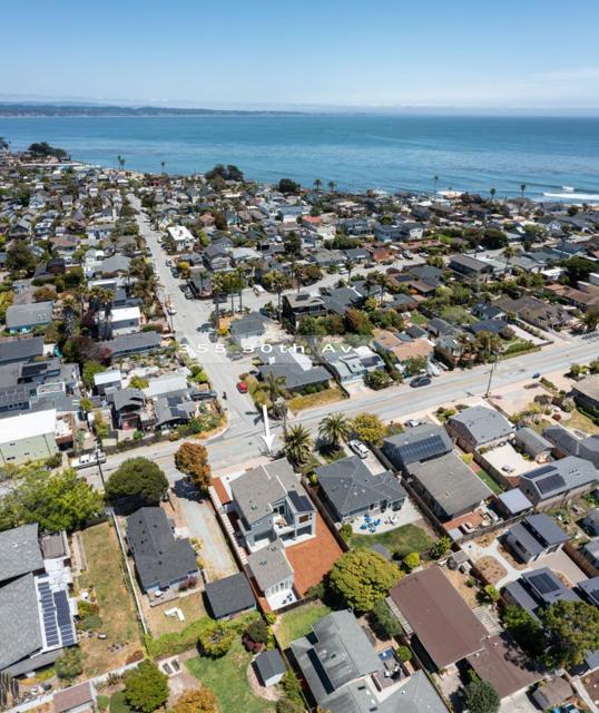 355 30th Avenue, Santa Cruz CA: https://media.crmls.org/mediaz/14198c75-386f-4b1b-85df-9e49b9d096f6.jpg