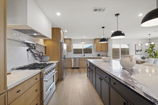3130 Kerry Ln, Costa Mesa CA: https://media.crmls.org/mediaz/141a013e-3859-4a7f-b298-df42c2ac47e0.jpg