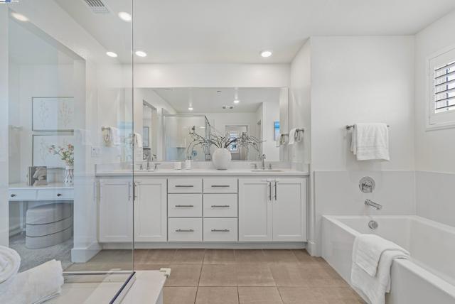 37456 Sand Drift Rd, Newark CA: https://media.crmls.org/mediaz/141a26a3-7f0c-493a-b87f-f16a1b1ca20c.jpg
