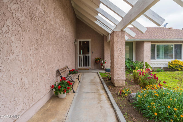 2705 N Broadmoor Avenue, Simi Valley CA: https://media.crmls.org/mediaz/141aca8d-8f0e-4c3c-bf98-87891b76f177.jpg
