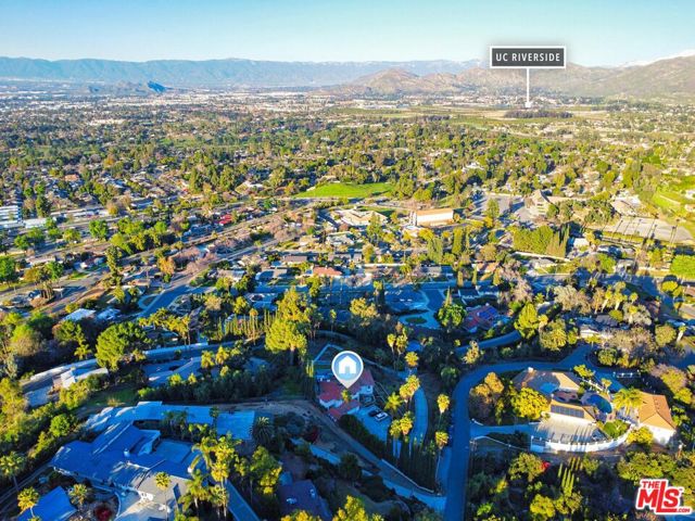 2357 Knob Hill Drive, Riverside CA: https://media.crmls.org/mediaz/141b29b4-f5dc-4cd4-9f7e-29cf5e3024e7.jpg