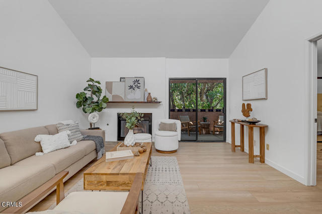 Detail Gallery Image 2 of 29 For 601 E California Bld #302,  Pasadena,  CA 91106 - 2 Beds | 2 Baths