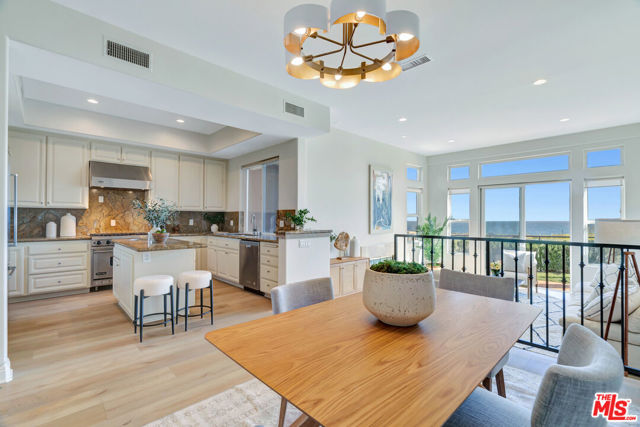 6412 Lunita Road, Malibu CA: https://media.crmls.org/mediaz/141bd8a0-6b4d-4ee8-ba73-82ba9ec55c06.jpg