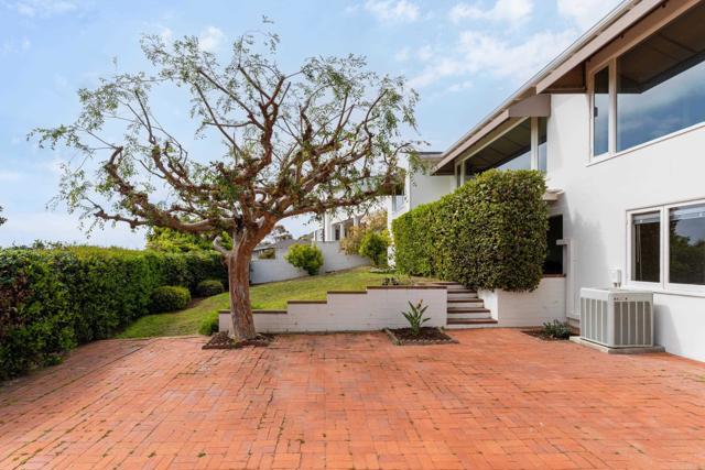 6018 Folsom Drive, La Jolla CA: https://media.crmls.org/mediaz/141becaf-ad79-4ace-9497-5417306f789f.jpg