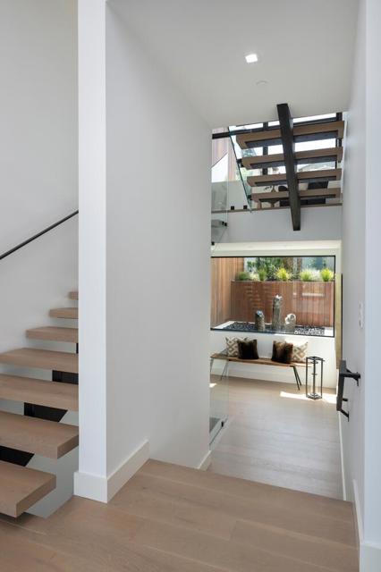 3964 Jefferson Avenue, Redwood City CA: https://media.crmls.org/mediaz/141c543a-e5e8-4dc8-bce7-635480602d31.jpg