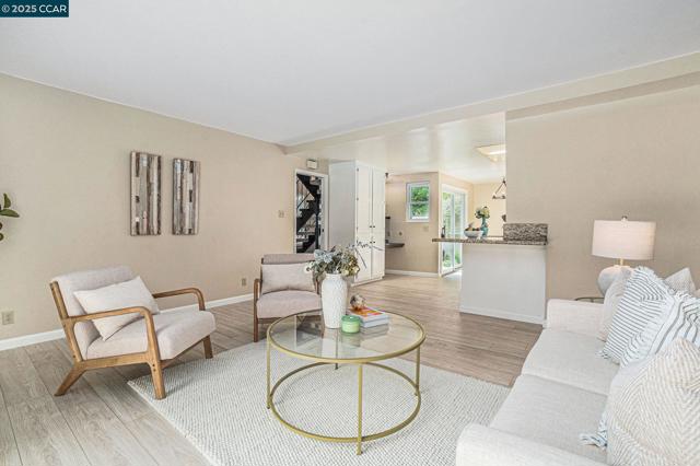 3257 Inverness Dr, Walnut Creek CA: https://media.crmls.org/mediaz/141d2af0-acaf-48e3-a443-2a19b9f1b5dd.jpg