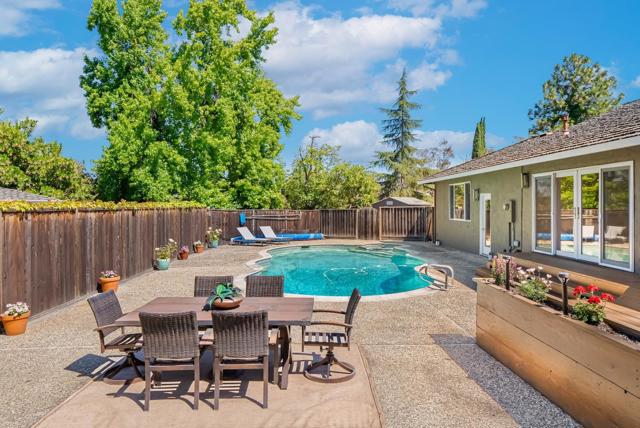 1405 Cedar Place, Los Altos CA: https://media.crmls.org/mediaz/141da36d-7300-42c6-bf8b-dbf90a5455c3.jpg