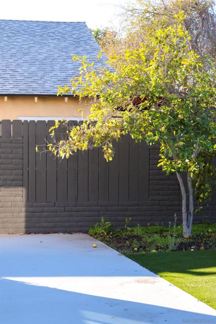 8686 Perseus Rd, San Diego CA: https://media.crmls.org/mediaz/141dd2dc-35bc-45f2-98d2-b2ee1e54878b.jpg