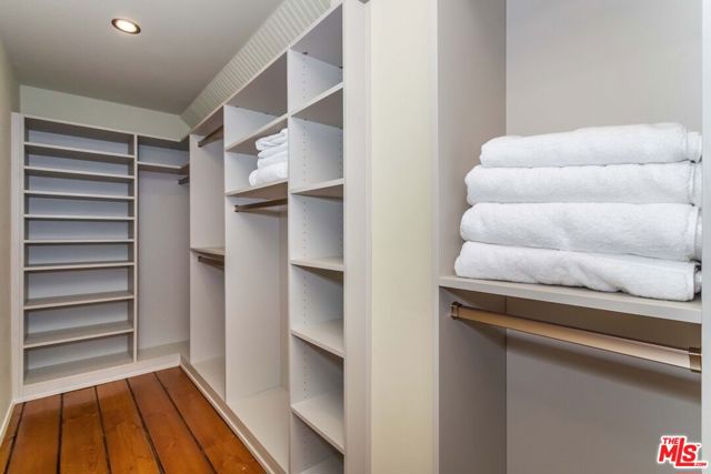 3940 Davana Road, Sherman Oaks CA: https://media.crmls.org/mediaz/141de53e-9963-44ed-972c-685f105711b0.jpg