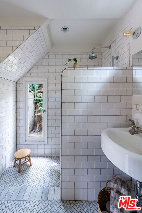 1228 Cliff Drive, Los Angeles CA: https://media.crmls.org/mediaz/141e1009-8237-4479-8dc5-d62e295e450d.jpg