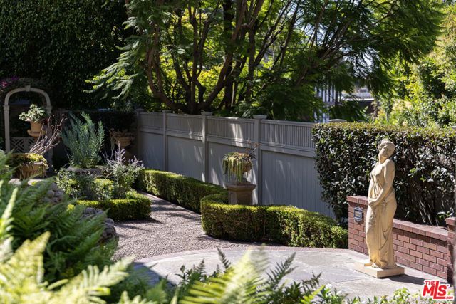 1612 Sunset Plaza Drive, Los Angeles CA: https://media.crmls.org/mediaz/141f0bda-7478-46c5-a928-ec6ca414908b.jpg