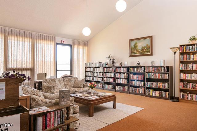 142 Poinsettia Gardens Drive, Ventura CA: https://media.crmls.org/mediaz/141f35e9-1be4-40af-93f8-c8419f83ddf3.jpg