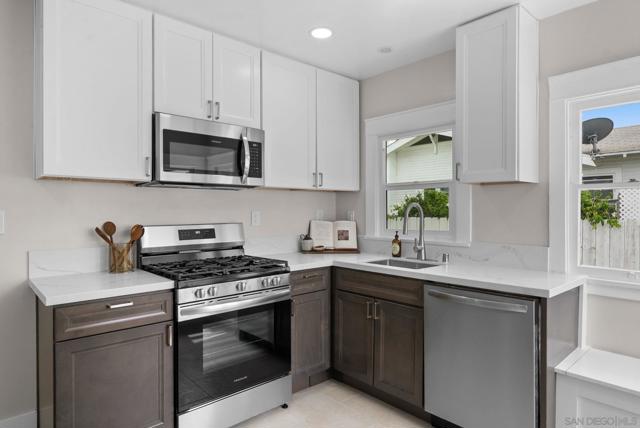 4646 48 Cherokee Avenue, San Diego CA: https://media.crmls.org/mediaz/141fe419-b153-4c93-a1ca-22c8405105d3.jpg