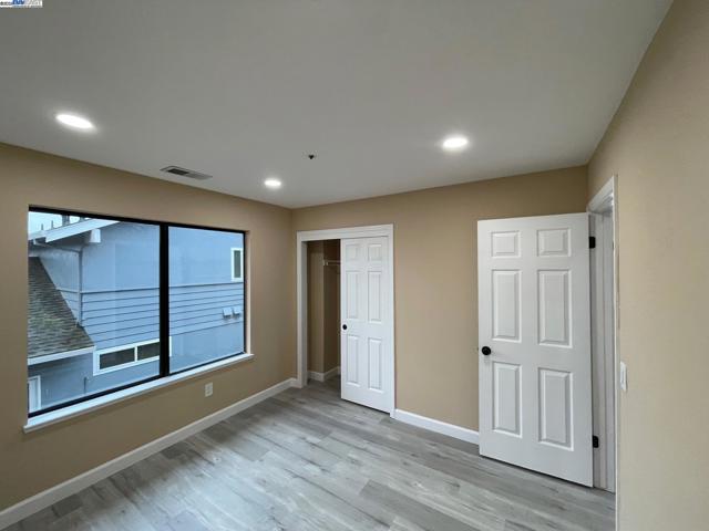 706 Widgeon St, Foster City CA: https://media.crmls.org/mediaz/1420013c-9a05-460f-bcba-9ec18b25ba0e.jpg